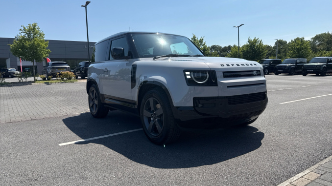 Land Rover Defender 3.0 D250 X-Dynamic SE 90 3dr Auto Diesel Estate - Image 25